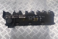 Cylinder head cover  BF4L2011